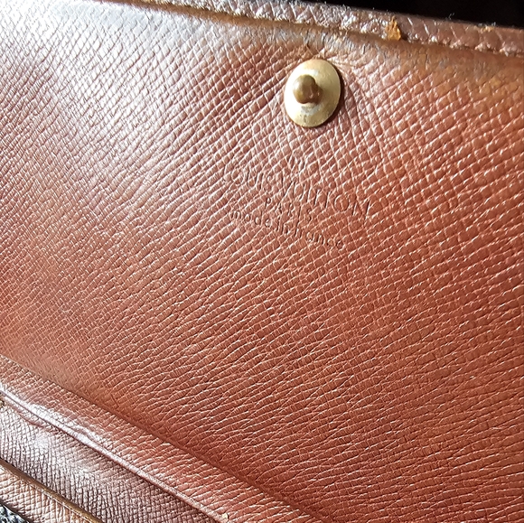 Louis Vuitton Monogram Wallet Authentic Logo GUC minor callouts in coin pouch - Picture 6 of 16